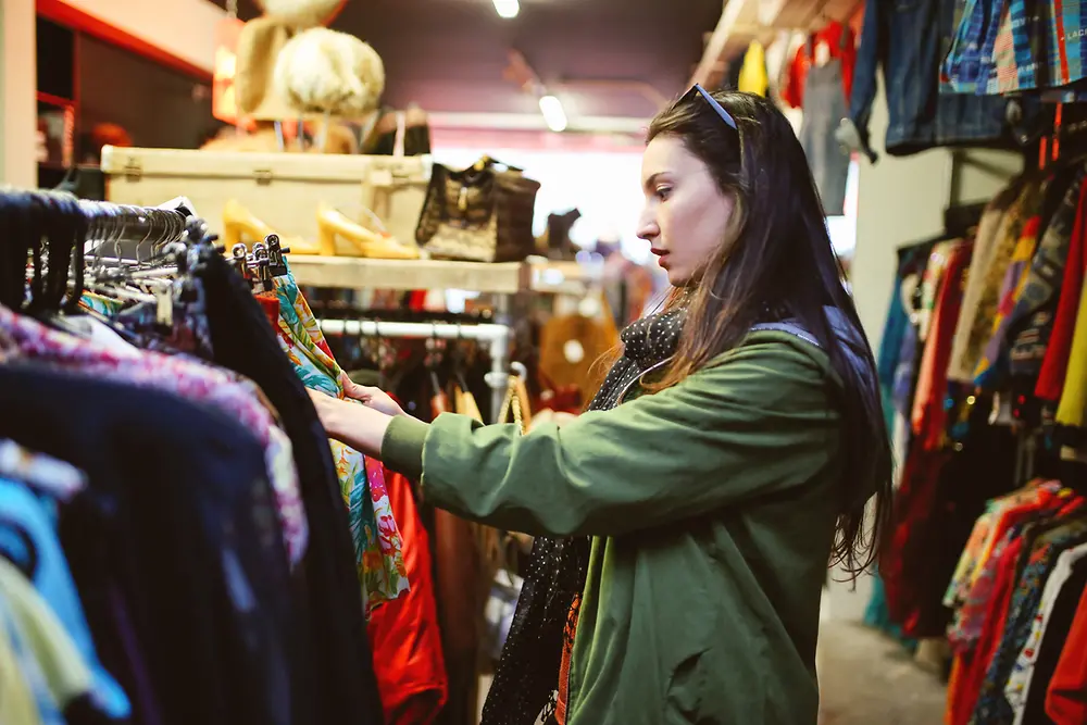 Secondhand-Kleidung liefert einen Beitrag zur textilen Langlebigkeit