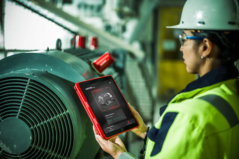 
A worker uses the LOCTITE® Pulse app to monitor equipment