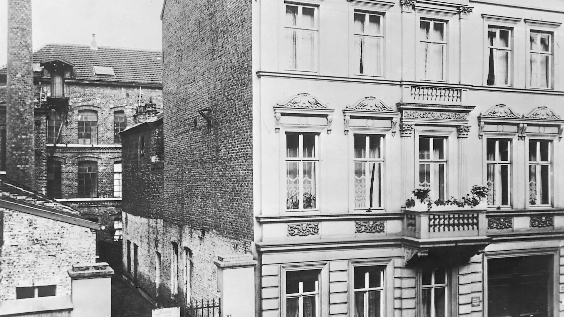 Rear courtyard with factory building in Aachen.