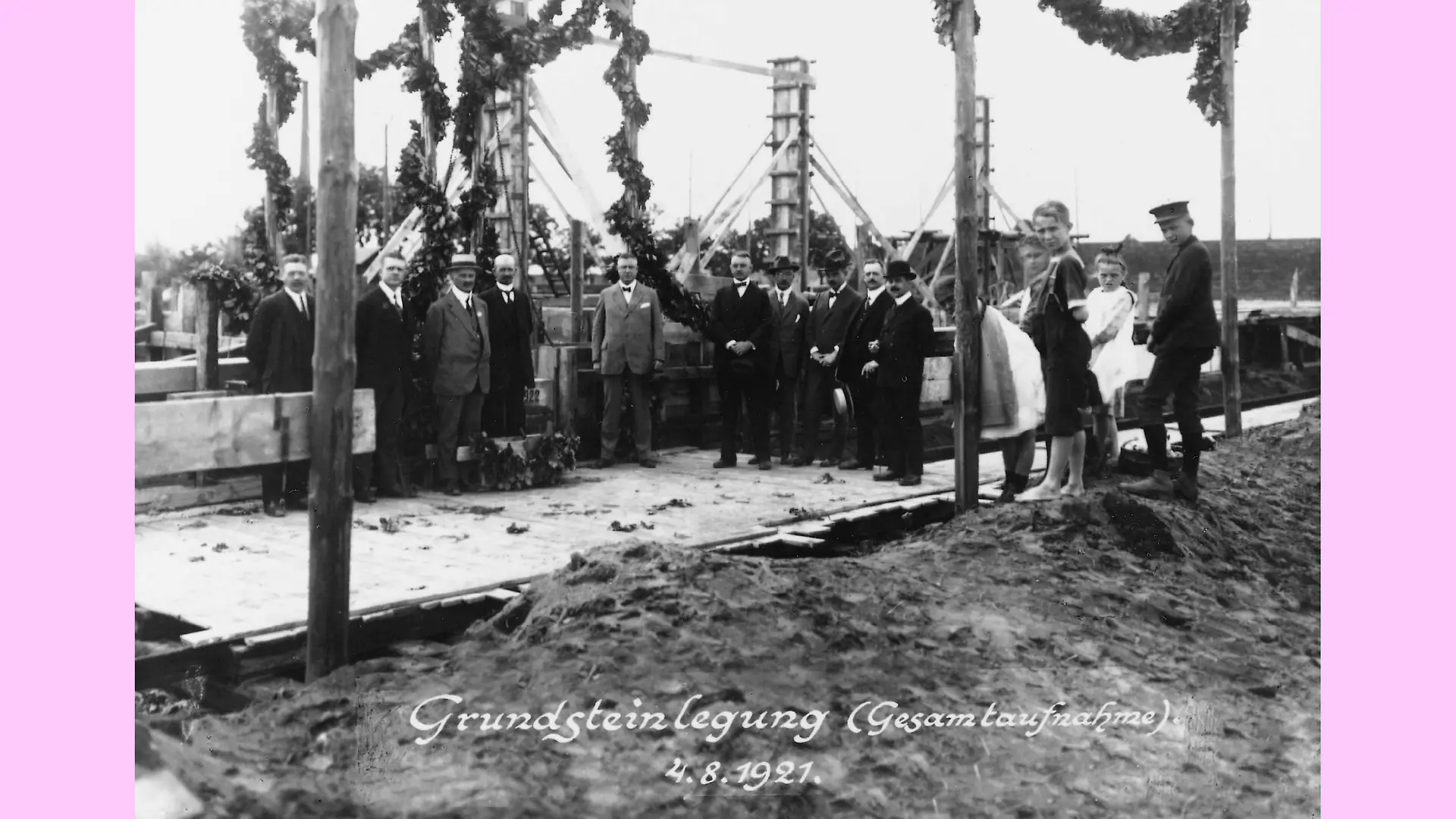 Fritz Henkel Jr. and Hugo Henkel at the laying of the foundation stone of the Genthin plant.