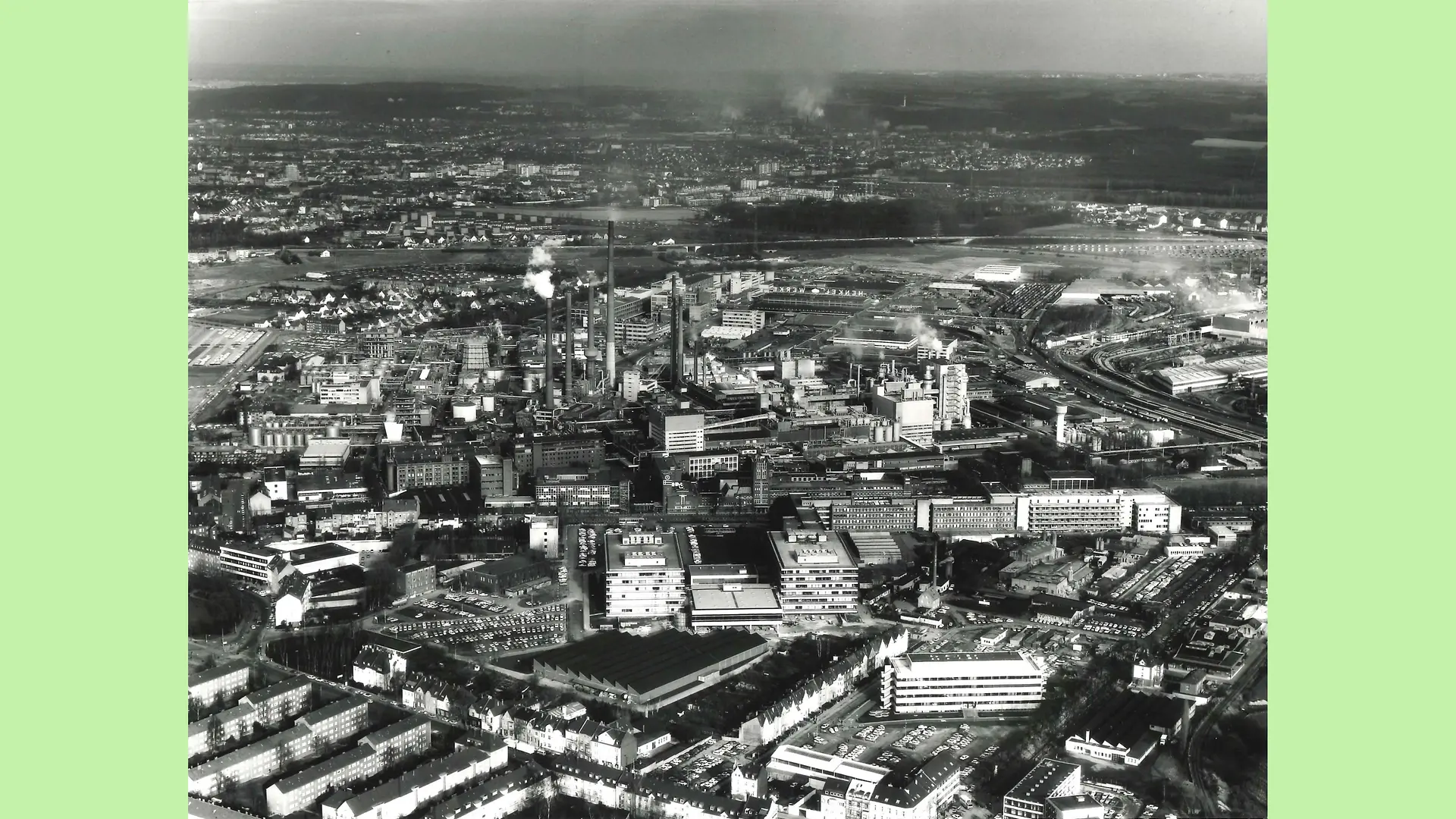 Aerial view of the plant in Düsseldorf-Holthausen. The district of Reisholz can be seen in the background.