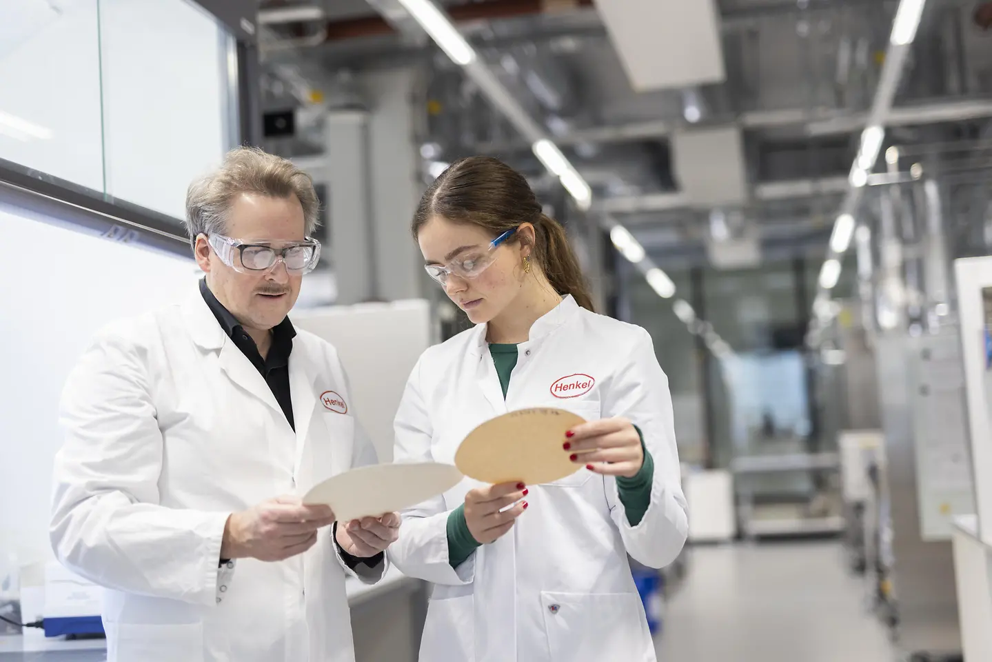 
From recyclable pressure-sensitive adhesives to the in-house Henkel Packaging recyclab: At Labelexpo Europe 2025 in Barcelona, Henkel Adhesive Technologies will be demonstrating how companies can use modern adhesive technologies to comply with the requirements of the EU packaging regulation PPWR and actively shape future-proof packaging design. 