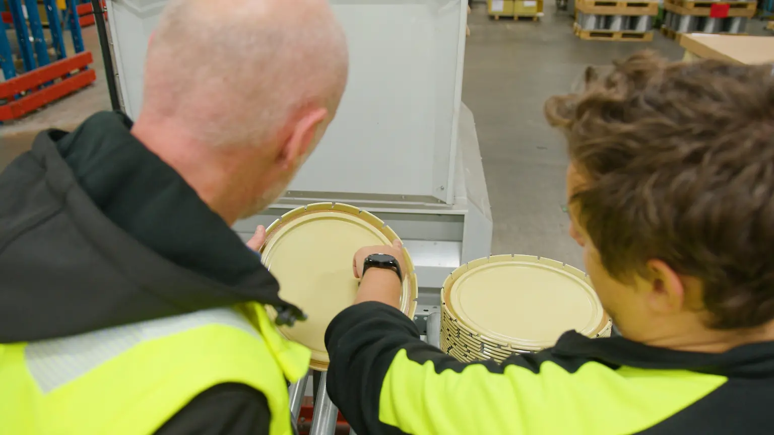 
With the new Darex COV range Henkel is proactively addressing regulatory developments such as the REACH regulation by adopting technical solutions at an early stage and also actively supporting its customers in the transition to phthalate-free sealants. 