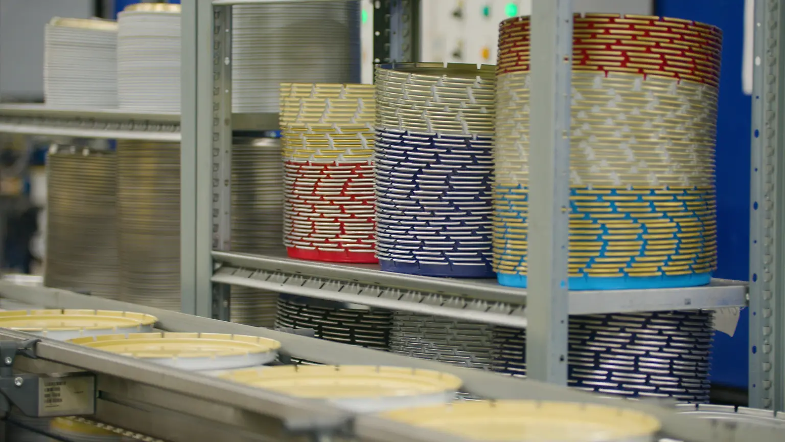 
Henkel Adhesive Technologies is introducing a new generation of its Darex COV sealants. The formulations do not contain phthalate-based plasticizers and ensure the reliable sealing of metal packaging with improved health and environmental credentials. 