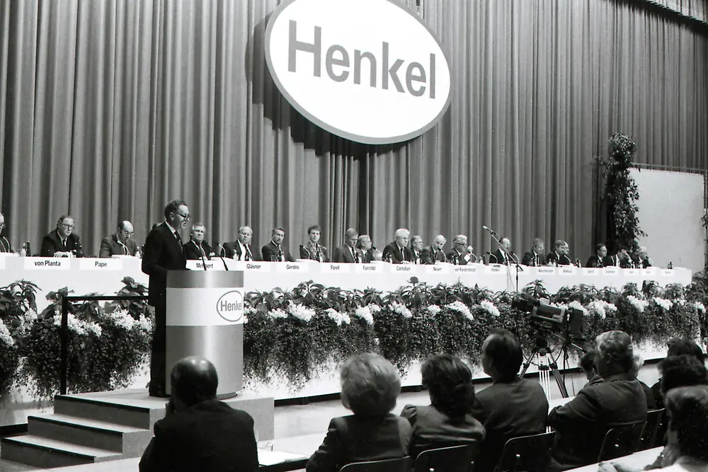 First public Annual General Meeting in 1986