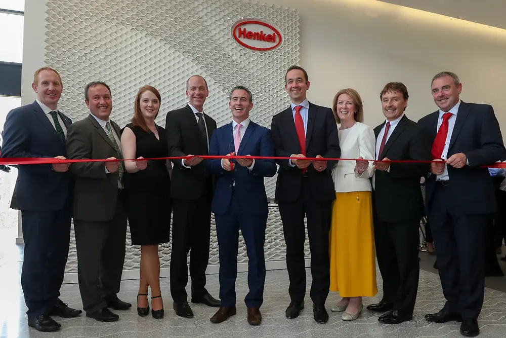 
Opening ceremony in Dublin (from left to right: Michael Lohan, Industrial Development Authority (IDA Ireland); Matthew Holloway, Henkel; Deidre Ledwith, Henkel; Michael Todd, Henkel; Damien English, Irish Minister of State for Housing and Urban Renewal; Philipp Loosen, Henkel; Michelle Yewlett, IDA; Jerry Perkins, Henkel